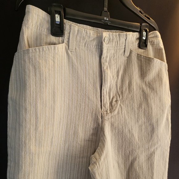 GLORIA VANDERBILT Women Size 4 Tan & White Pinstripe Capris Pants, GUC - Picture 6 of 14